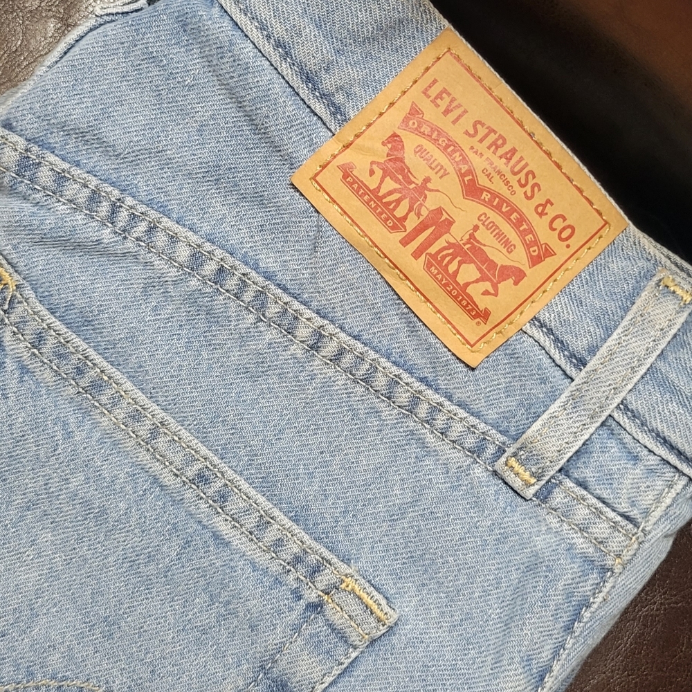Levi's High wasted mom shorts